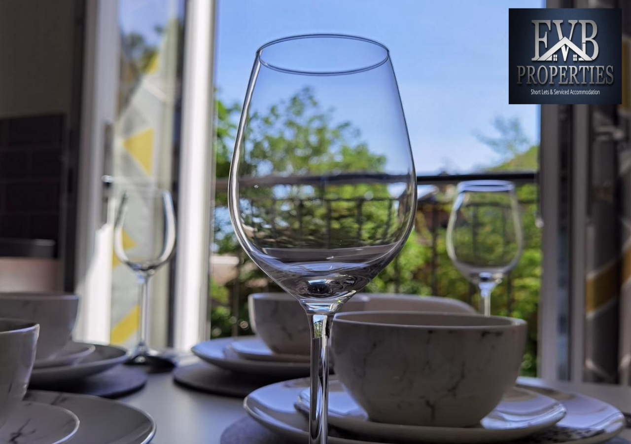 EVB Properties Short Lets Serviced Accommodation Southampton Apartment Holiday Betterthanhotel Contractors Self Catering Short Long Term Lets Airbnb (19)